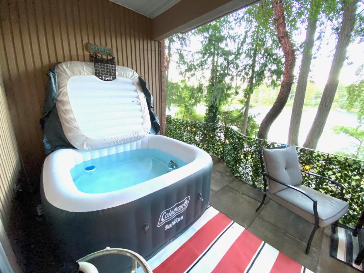 Willow Suite - Lakeside Retreat Виктория Екстериор снимка